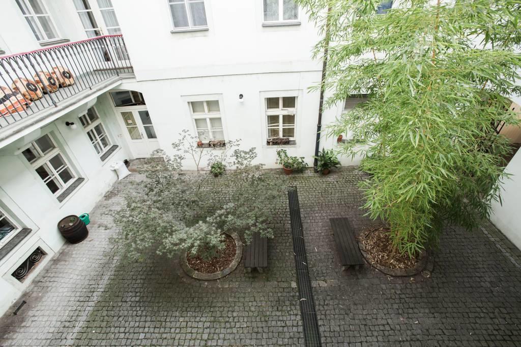 Quiet Apartment With Balcony Charles Bridge Prague Extérieur photo