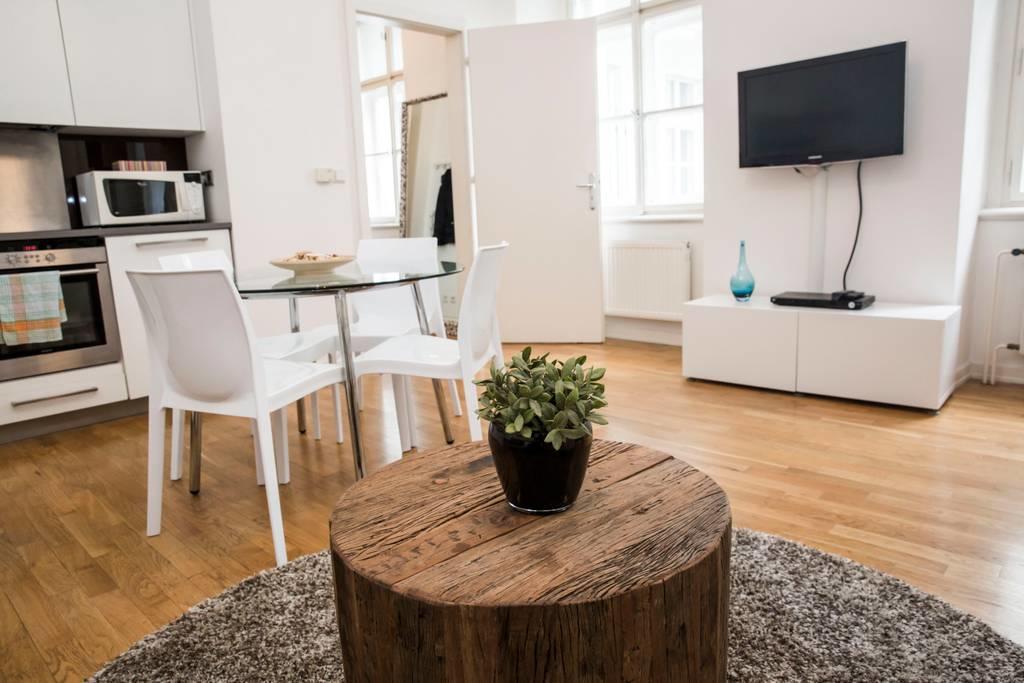 Quiet Apartment With Balcony Charles Bridge Prague Extérieur photo