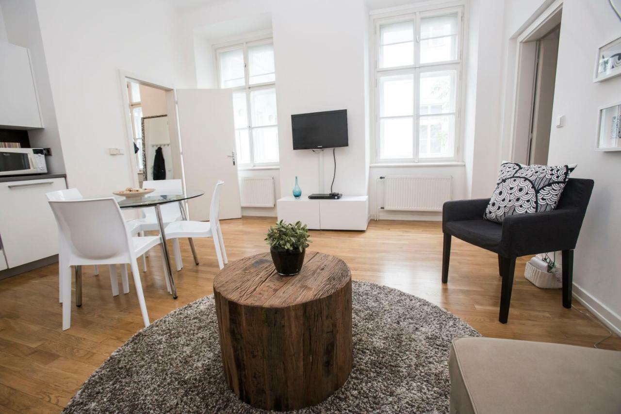 Quiet Apartment With Balcony Charles Bridge Prague Extérieur photo