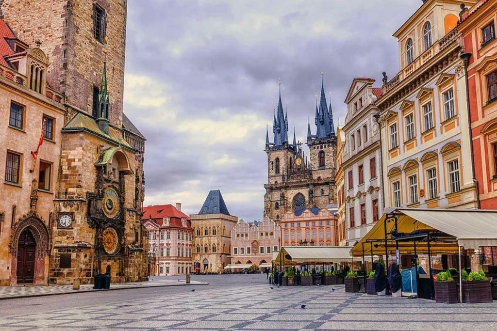 Quiet Apartment With Balcony Charles Bridge Prague Extérieur photo